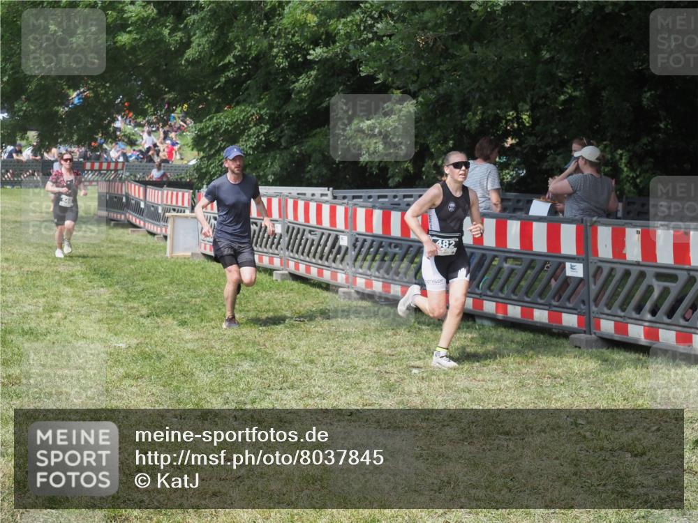 21.06.2025 - 27. Vierlanden-Triathlon KatJ http://msf.ph/oto/8037845 15.06.2025 11:30:59 Schwimmen  meine-sportfotos.de
