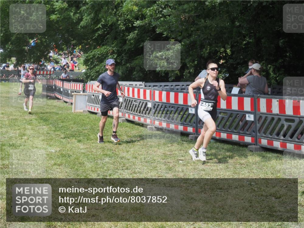 21.06.2025 - 27. Vierlanden-Triathlon KatJ http://msf.ph/oto/8037852 15.06.2025 11:30:59 Schwimmen  meine-sportfotos.de