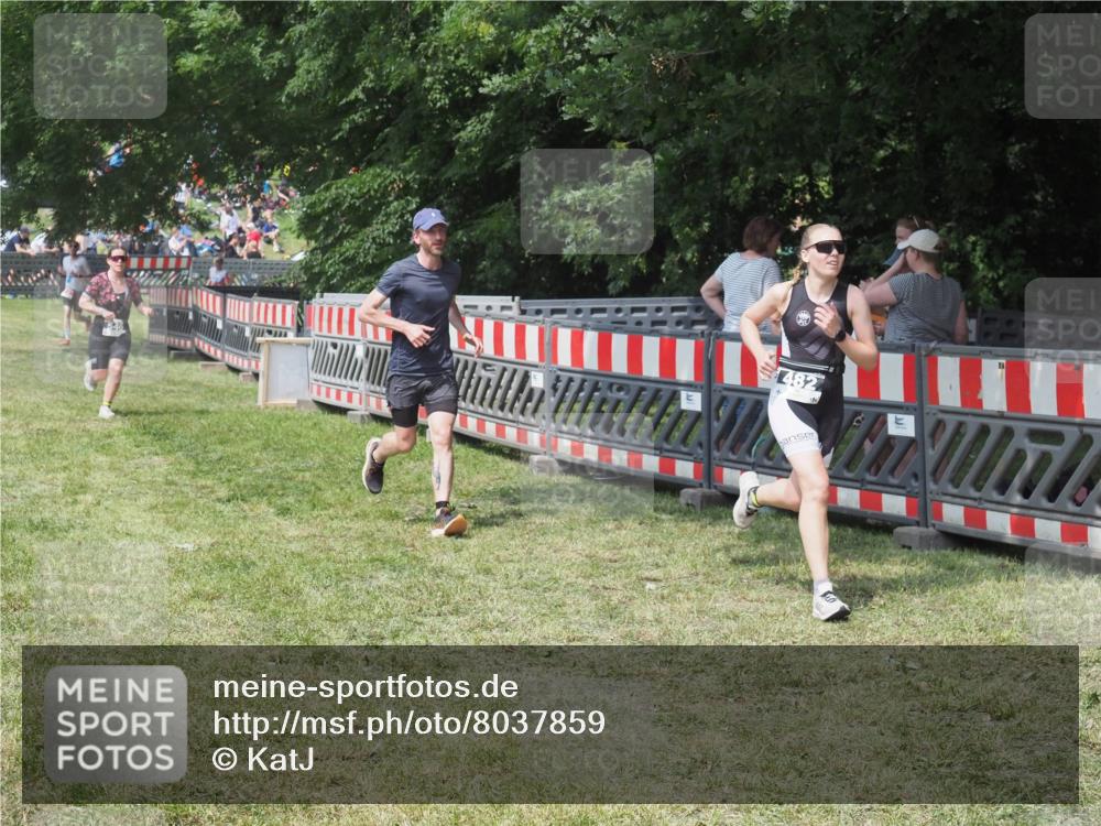 21.06.2025 - 27. Vierlanden-Triathlon KatJ http://msf.ph/oto/8037859 15.06.2025 11:30:59 Schwimmen  meine-sportfotos.de