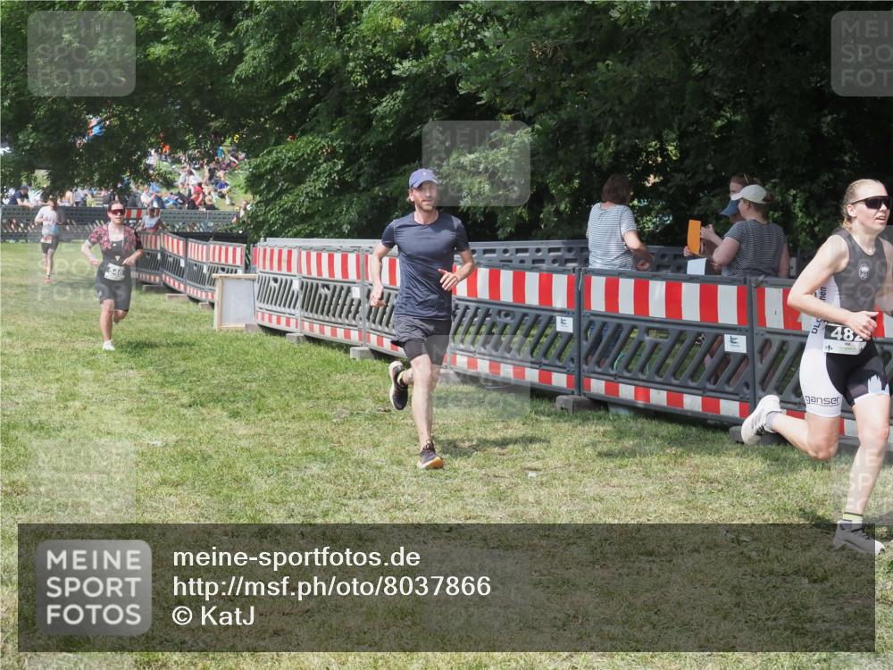 21.06.2025 - 27. Vierlanden-Triathlon KatJ http://msf.ph/oto/8037866 15.06.2025 11:31:00 Schwimmen  meine-sportfotos.de