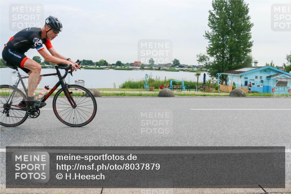 15.06.2025 - 27. Vierlanden-Triathlon H.Heesch http://msf.ph/oto/8037879 15.06.2025 10:54:01 Radfahren 157, 362, 622 meine-sportfotos.de
