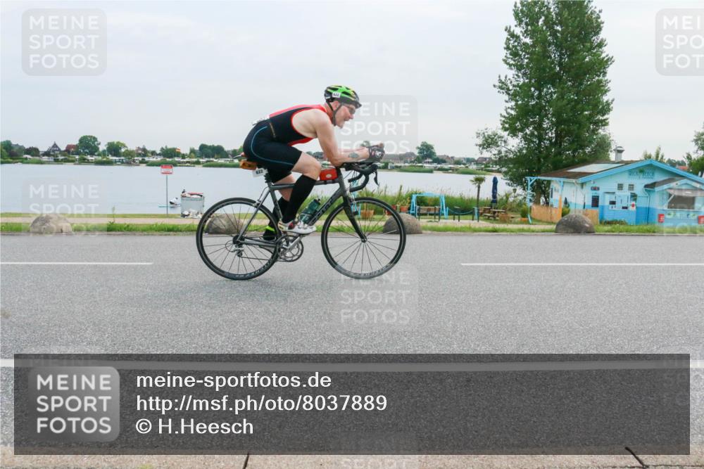 15.06.2025 - 27. Vierlanden-Triathlon H.Heesch http://msf.ph/oto/8037889 15.06.2025 10:54:05 Radfahren 69, 85, 157, 362, 509, 565, 622 meine-sportfotos.de