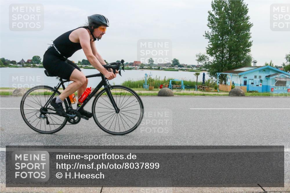 15.06.2025 - 27. Vierlanden-Triathlon H.Heesch http://msf.ph/oto/8037899 15.06.2025 10:54:06 Radfahren 69, 85, 362, 509, 565, 622, 631 meine-sportfotos.de