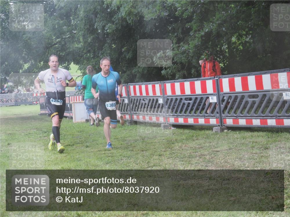 21.06.2025 - 27. Vierlanden-Triathlon KatJ http://msf.ph/oto/8037920 15.06.2025 14:19:34 Ziel 1198, 1200, 1265, 1303 meine-sportfotos.de