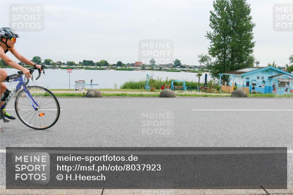 15.06.2025 - 27. Vierlanden-Triathlon H.Heesch http://msf.ph/oto/8037923 15.06.2025 10:54:10 Radfahren 69, 85, 509, 565, 585, 631 meine-sportfotos.de