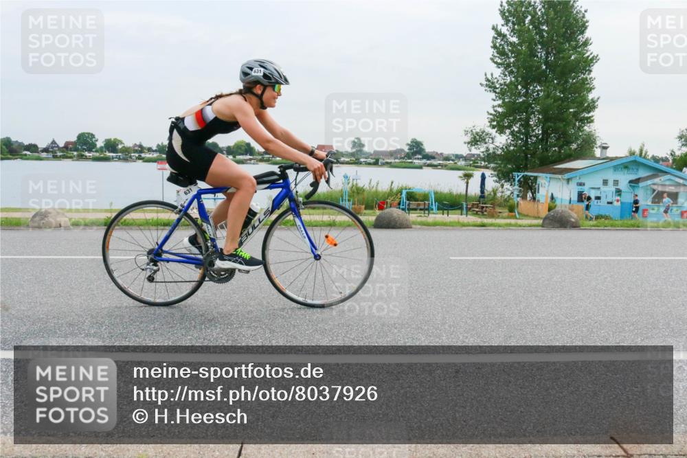 15.06.2025 - 27. Vierlanden-Triathlon H.Heesch http://msf.ph/oto/8037926 15.06.2025 10:54:11 Radfahren 69, 565, 585, 631 meine-sportfotos.de
