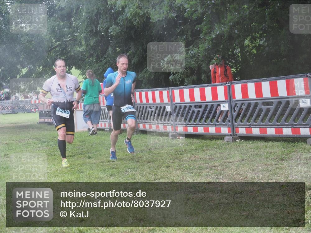 21.06.2025 - 27. Vierlanden-Triathlon KatJ http://msf.ph/oto/8037927 15.06.2025 14:19:34 Ziel 1198, 1200, 1265, 1303 meine-sportfotos.de