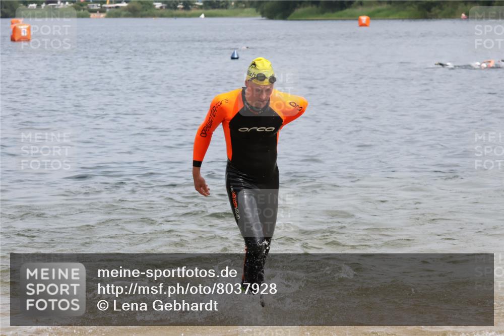 21.06.2025 - 27. Vierlanden-Triathlon Lena Gebhardt http://msf.ph/oto/8037928 15.06.2025 12:08:52 Schwimmen 1032, 1033, 1034, 1035, 1036, 1037, 1038 meine-sportfotos.de