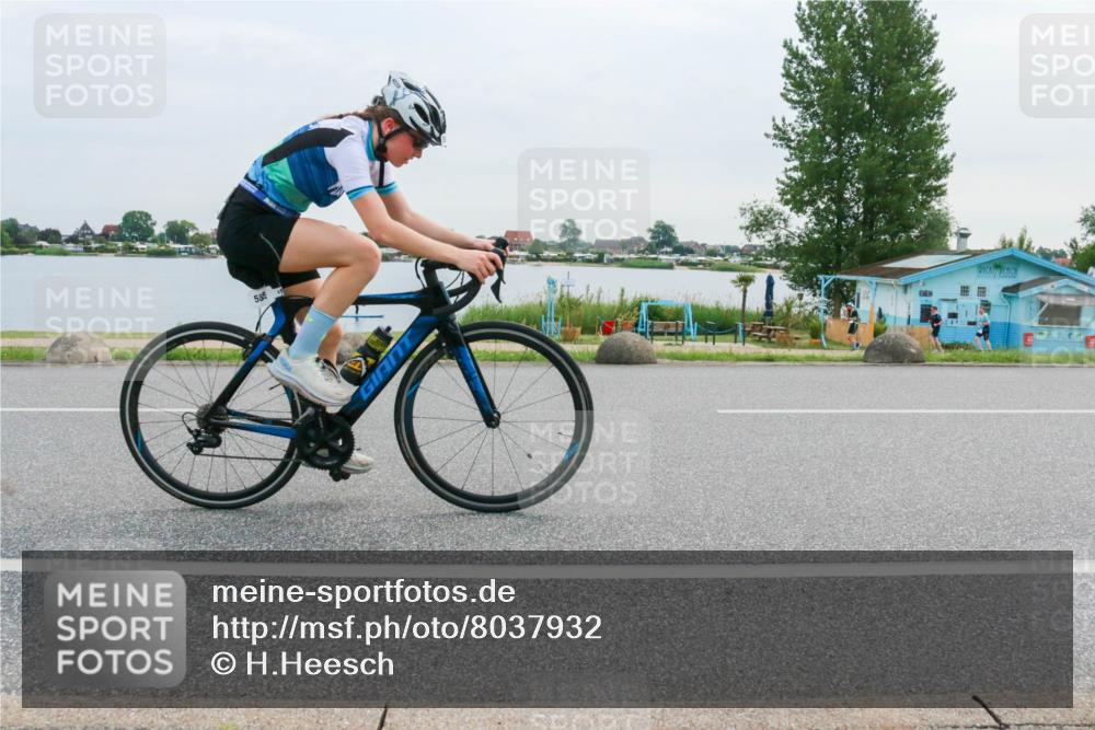 15.06.2025 - 27. Vierlanden-Triathlon H.Heesch http://msf.ph/oto/8037932 15.06.2025 10:54:12 Radfahren 69, 565, 585, 631 meine-sportfotos.de