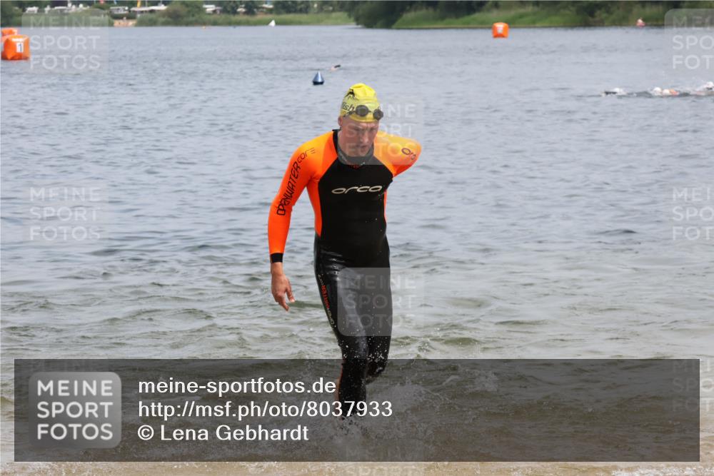 21.06.2025 - 27. Vierlanden-Triathlon Lena Gebhardt http://msf.ph/oto/8037933 15.06.2025 12:08:52 Schwimmen 1032, 1033, 1034, 1035, 1036, 1037, 1038 meine-sportfotos.de