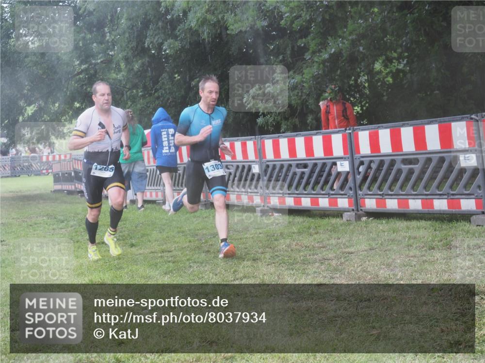 21.06.2025 - 27. Vierlanden-Triathlon KatJ http://msf.ph/oto/8037934 15.06.2025 14:19:34 Ziel 1198, 1200, 1265, 1303 meine-sportfotos.de