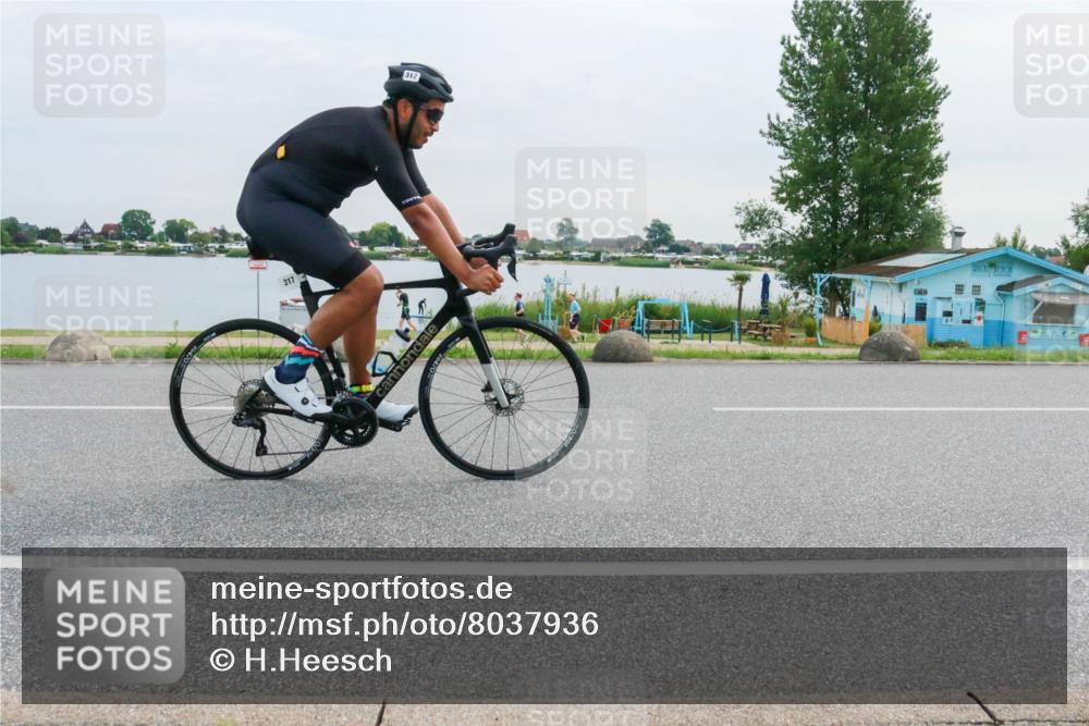 15.06.2025 - 27. Vierlanden-Triathlon H.Heesch http://msf.ph/oto/8037936 15.06.2025 10:54:17 Radfahren 317, 454, 540, 570 meine-sportfotos.de