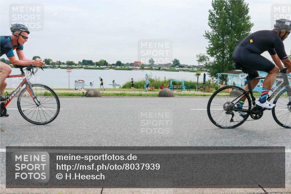 15.06.2025 - 27. Vierlanden-Triathlon H.Heesch http://msf.ph/oto/8037939 15.06.2025 10:54:18 Radfahren 317, 454, 540, 570 meine-sportfotos.de