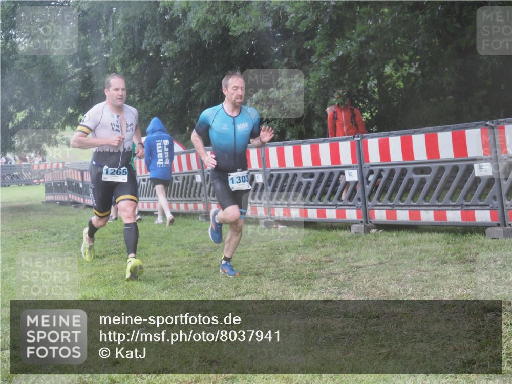 21.06.2025 - 27. Vierlanden-Triathlon KatJ http://msf.ph/oto/8037941 15.06.2025 14:19:34 Ziel 1198, 1200, 1265, 1303 meine-sportfotos.de