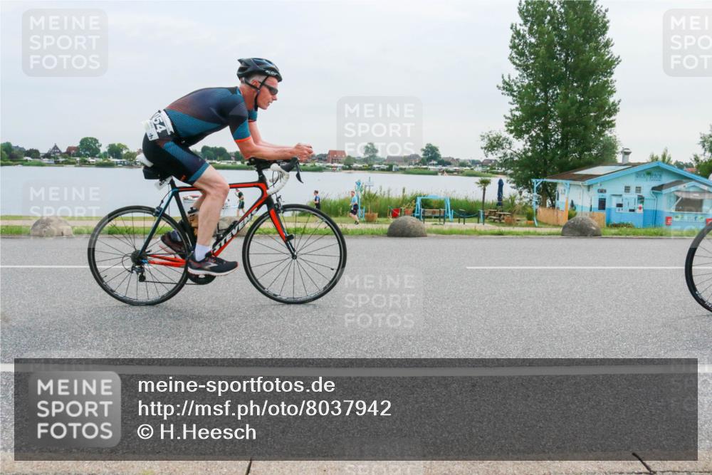 15.06.2025 - 27. Vierlanden-Triathlon H.Heesch http://msf.ph/oto/8037942 15.06.2025 10:54:18 Radfahren 317, 454, 540, 570 meine-sportfotos.de