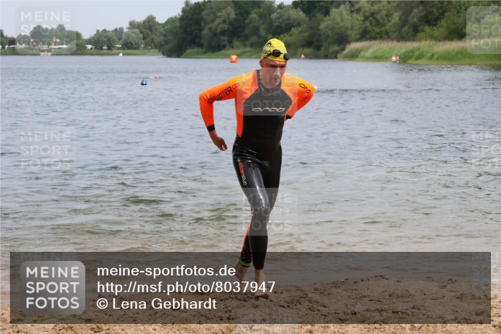 21.06.2025 - 27. Vierlanden-Triathlon Lena Gebhardt http://msf.ph/oto/8037947 15.06.2025 12:08:54 Schwimmen 1032, 1033, 1034, 1035, 1036, 1037, 1038 meine-sportfotos.de