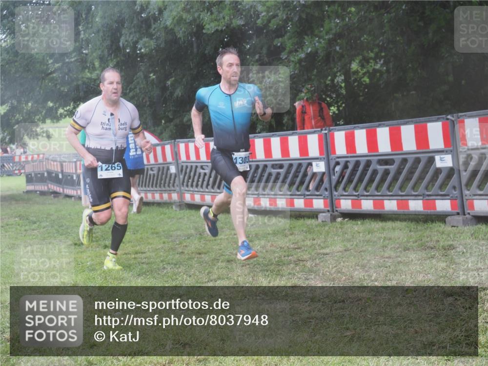 21.06.2025 - 27. Vierlanden-Triathlon KatJ http://msf.ph/oto/8037948 15.06.2025 14:19:34 Ziel 1198, 1200, 1265, 1303 meine-sportfotos.de