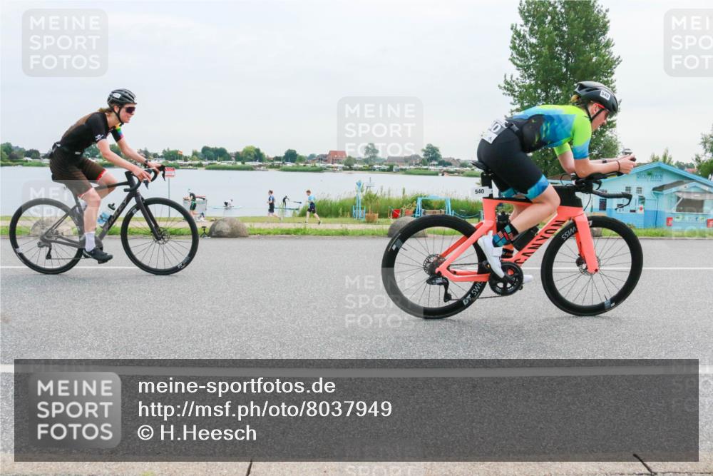15.06.2025 - 27. Vierlanden-Triathlon H.Heesch http://msf.ph/oto/8037949 15.06.2025 10:54:19 Radfahren 317, 454, 540, 570 meine-sportfotos.de