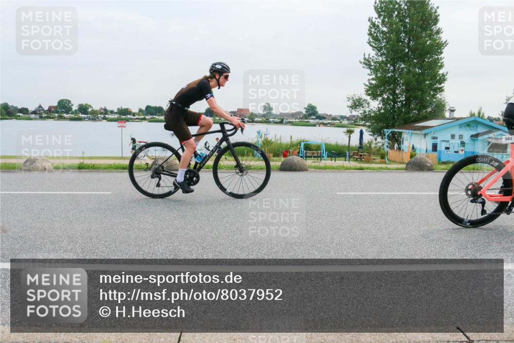 15.06.2025 - 27. Vierlanden-Triathlon H.Heesch http://msf.ph/oto/8037952 15.06.2025 10:54:19 Radfahren 317, 454, 540, 570 meine-sportfotos.de