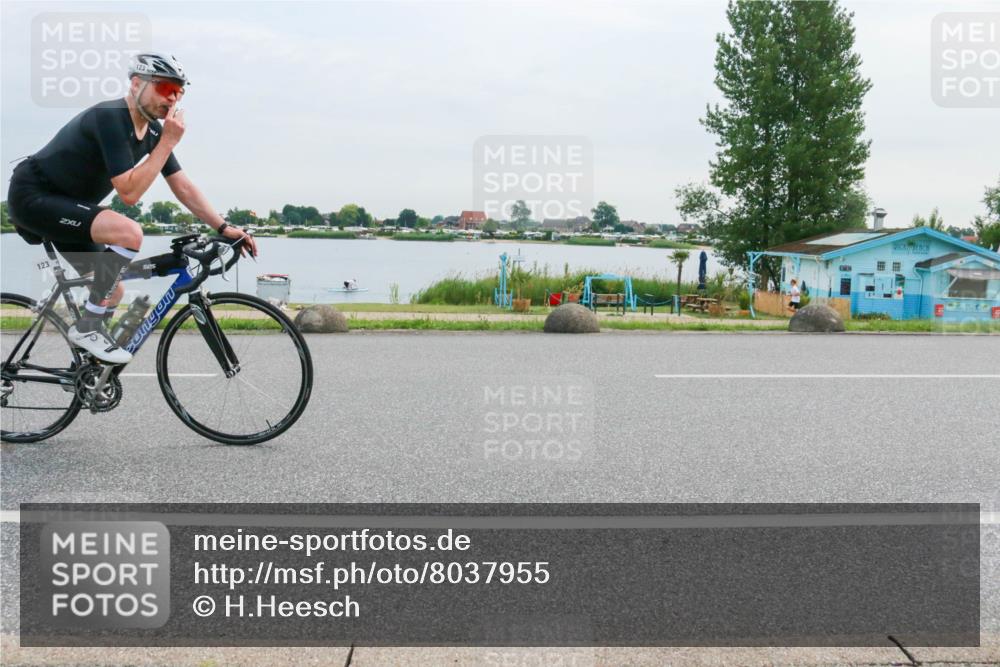 15.06.2025 - 27. Vierlanden-Triathlon H.Heesch http://msf.ph/oto/8037955 15.06.2025 10:54:25 Radfahren 123, 635 meine-sportfotos.de