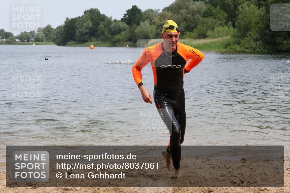21.06.2025 - 27. Vierlanden-Triathlon Lena Gebhardt http://msf.ph/oto/8037961 15.06.2025 12:08:54 Schwimmen 1032, 1033, 1034, 1035, 1036, 1037, 1038 meine-sportfotos.de