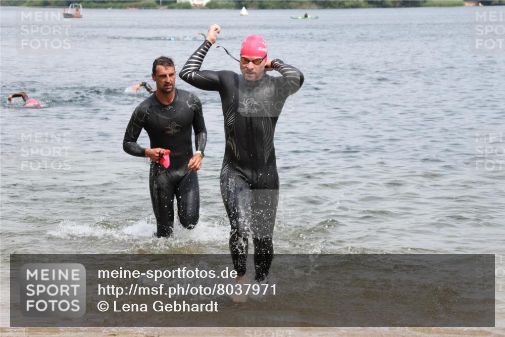 21.06.2025 - 27. Vierlanden-Triathlon Lena Gebhardt http://msf.ph/oto/8037971 15.06.2025 12:08:57 Schwimmen 1032, 1033, 1035, 1036, 1037, 1038 meine-sportfotos.de