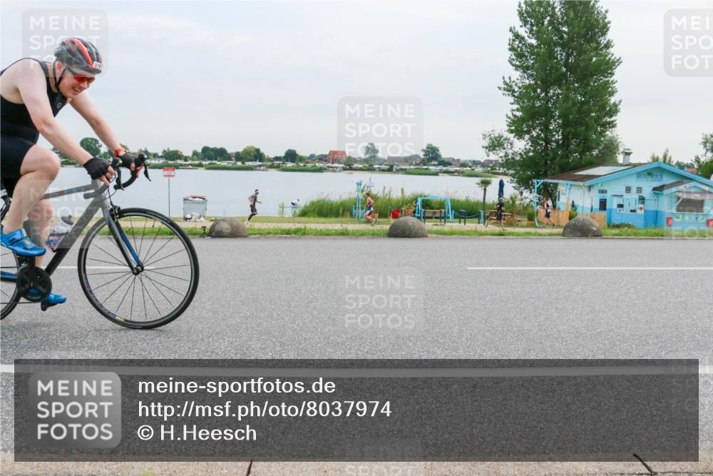 15.06.2025 - 27. Vierlanden-Triathlon H.Heesch http://msf.ph/oto/8037974 15.06.2025 10:54:39 Radfahren 379 meine-sportfotos.de