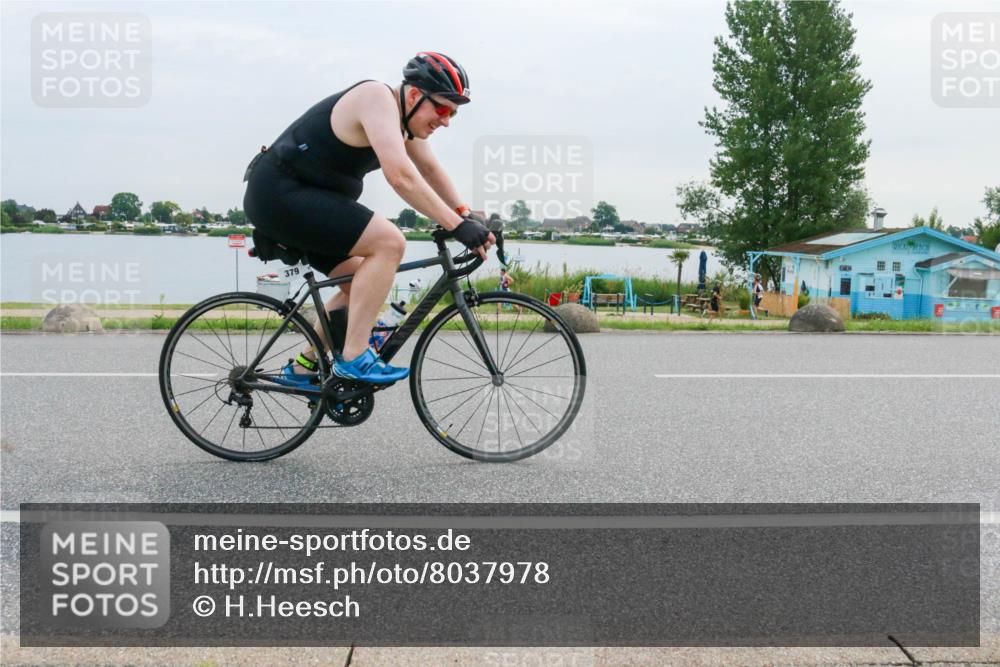 15.06.2025 - 27. Vierlanden-Triathlon H.Heesch http://msf.ph/oto/8037978 15.06.2025 10:54:39 Radfahren 379 meine-sportfotos.de