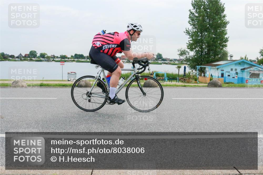15.06.2025 - 27. Vierlanden-Triathlon H.Heesch http://msf.ph/oto/8038006 15.06.2025 10:54:50 Radfahren 241 meine-sportfotos.de