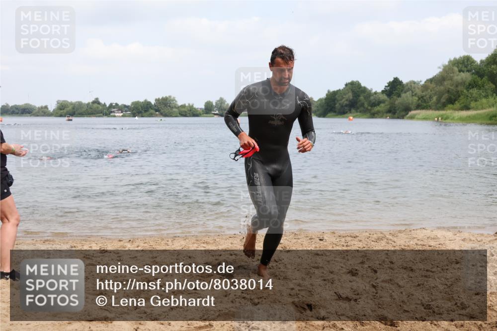 21.06.2025 - 27. Vierlanden-Triathlon Lena Gebhardt http://msf.ph/oto/8038014 15.06.2025 12:09:01 Schwimmen 1032, 1033, 1035, 1036 meine-sportfotos.de