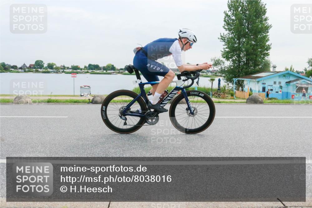 15.06.2025 - 27. Vierlanden-Triathlon H.Heesch http://msf.ph/oto/8038016 15.06.2025 10:55:01 Radfahren 8, 546, 608 meine-sportfotos.de
