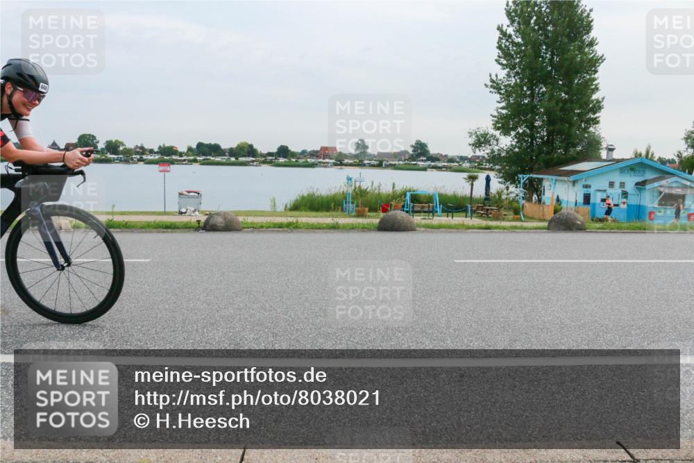 15.06.2025 - 27. Vierlanden-Triathlon H.Heesch http://msf.ph/oto/8038021 15.06.2025 10:55:02 Radfahren 8, 546, 605, 608 meine-sportfotos.de