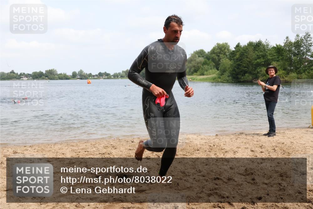 21.06.2025 - 27. Vierlanden-Triathlon Lena Gebhardt http://msf.ph/oto/8038022 15.06.2025 12:09:02 Schwimmen 1032, 1033, 1036 meine-sportfotos.de
