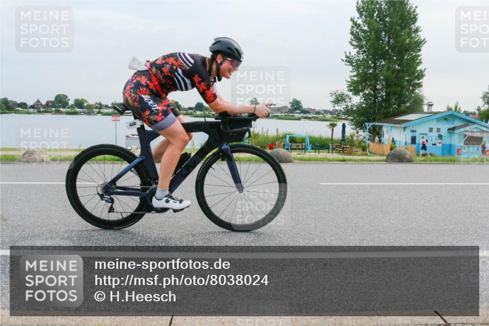 15.06.2025 - 27. Vierlanden-Triathlon H.Heesch http://msf.ph/oto/8038024 15.06.2025 10:55:03 Radfahren 8, 546, 605, 608 meine-sportfotos.de