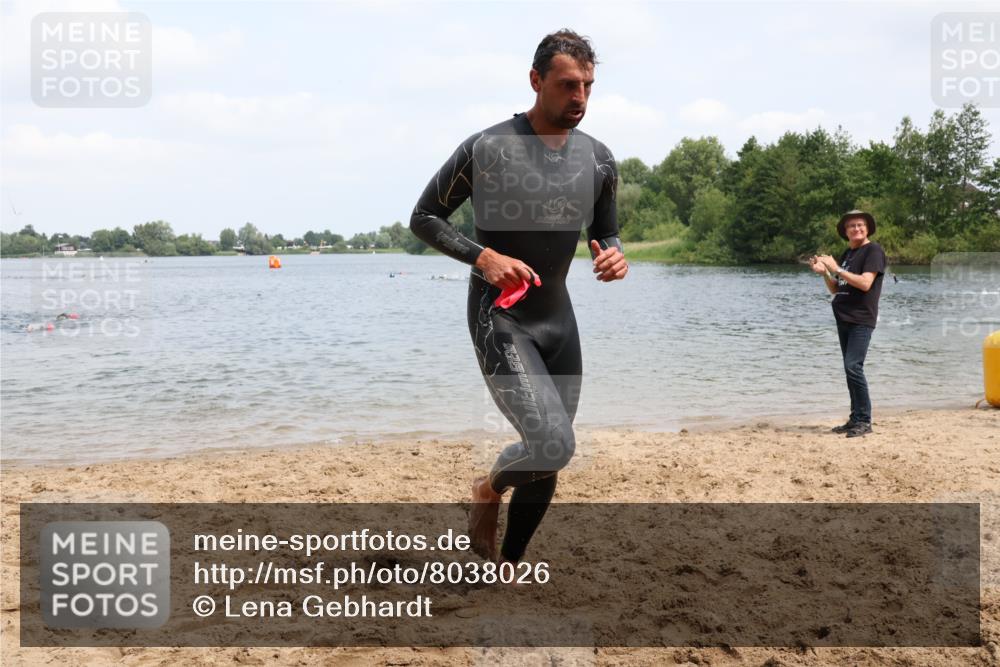 21.06.2025 - 27. Vierlanden-Triathlon Lena Gebhardt http://msf.ph/oto/8038026 15.06.2025 12:09:02 Schwimmen 1032, 1033, 1036 meine-sportfotos.de
