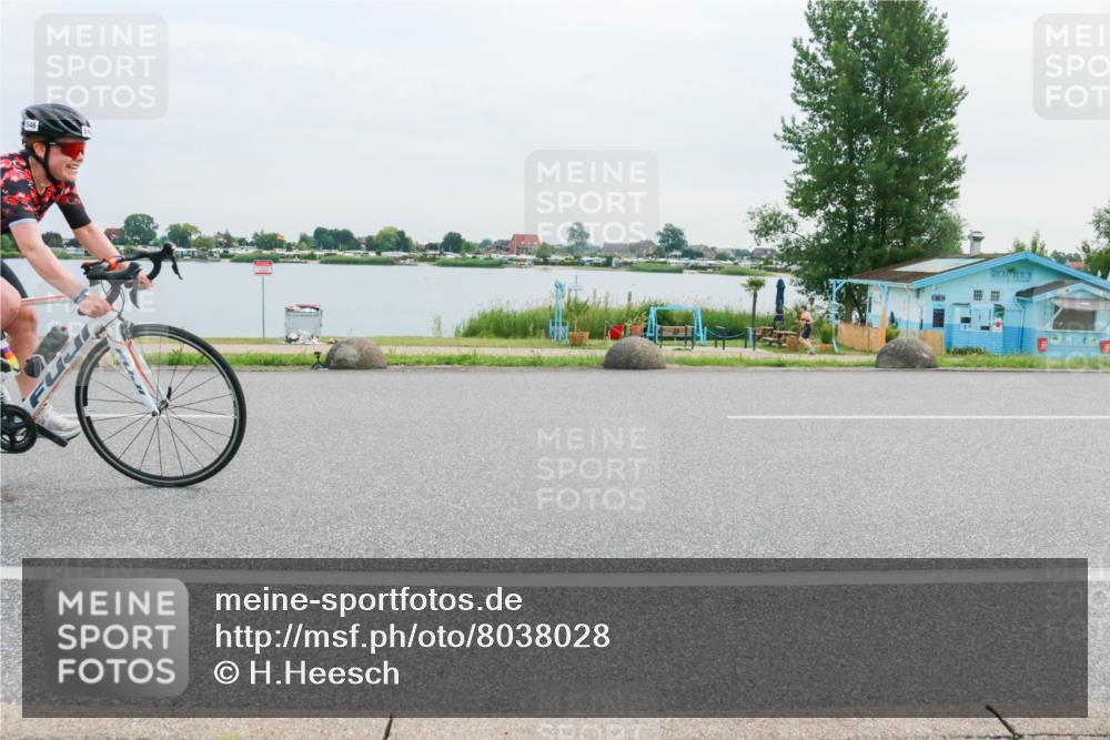 15.06.2025 - 27. Vierlanden-Triathlon H.Heesch http://msf.ph/oto/8038028 15.06.2025 10:55:05 Radfahren 8, 546, 605, 608 meine-sportfotos.de