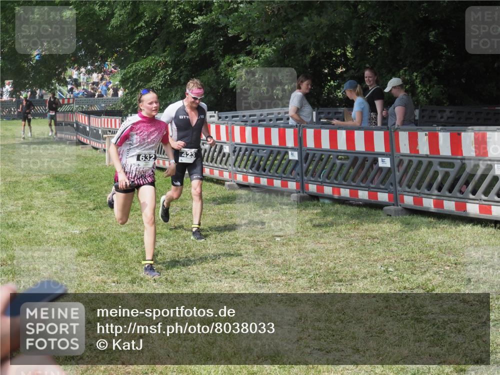 21.06.2025 - 27. Vierlanden-Triathlon KatJ http://msf.ph/oto/8038033 15.06.2025 11:31:23 Schwimmen  meine-sportfotos.de