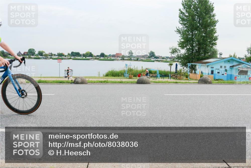 15.06.2025 - 27. Vierlanden-Triathlon H.Heesch http://msf.ph/oto/8038036 15.06.2025 10:55:06 Radfahren 546, 605, 608 meine-sportfotos.de
