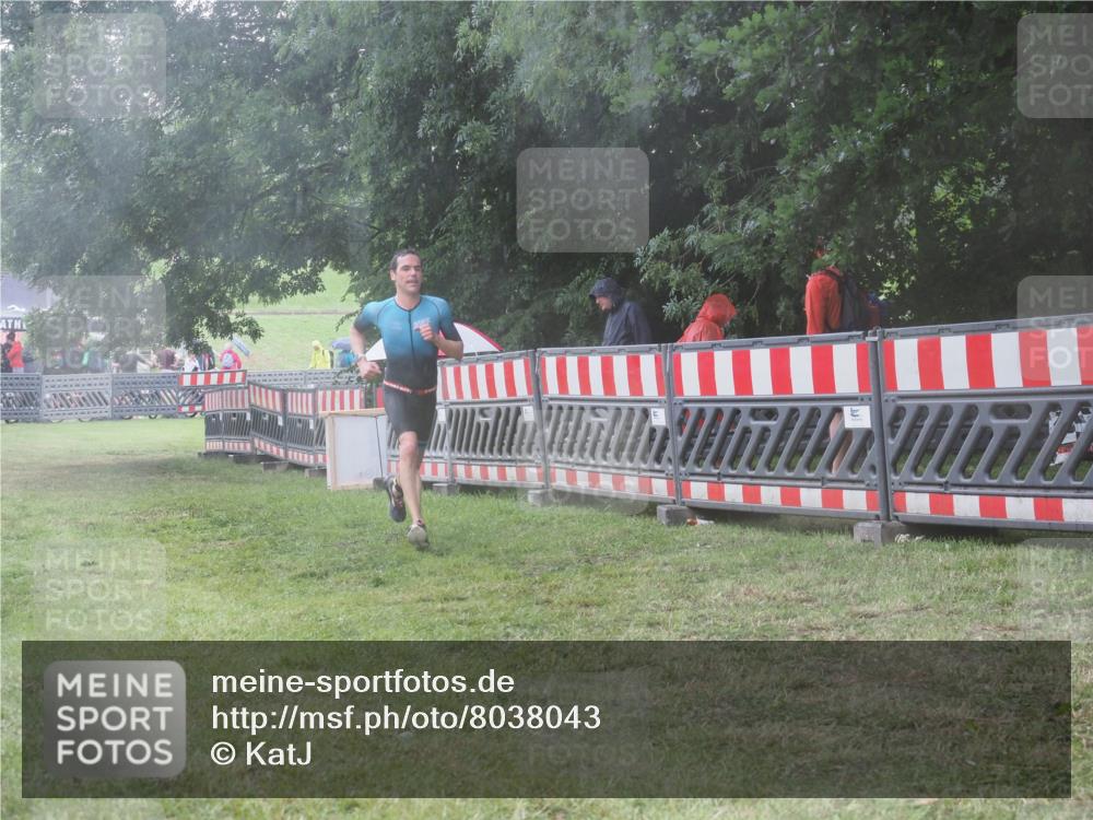 21.06.2025 - 27. Vierlanden-Triathlon KatJ http://msf.ph/oto/8038043 15.06.2025 14:20:01 Ziel 1310 meine-sportfotos.de