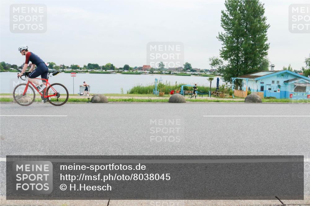 15.06.2025 - 27. Vierlanden-Triathlon H.Heesch http://msf.ph/oto/8038045 15.06.2025 10:55:10 Radfahren 20, 72, 174, 216, 605 meine-sportfotos.de