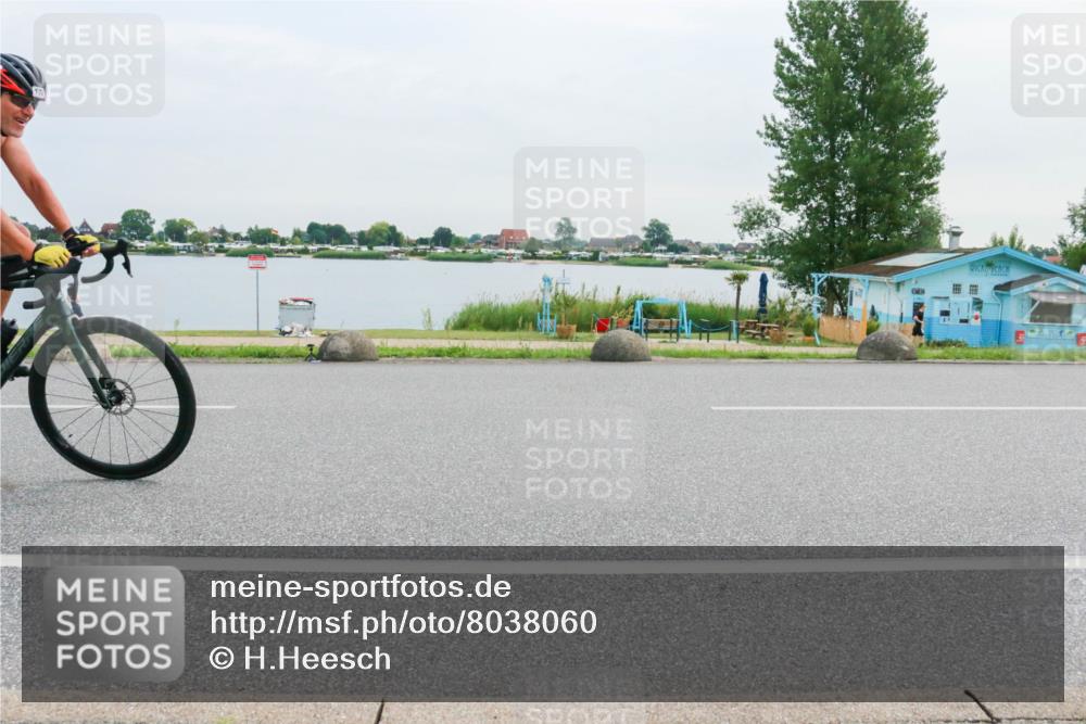 15.06.2025 - 27. Vierlanden-Triathlon H.Heesch http://msf.ph/oto/8038060 15.06.2025 10:55:13 Radfahren 20, 72, 174, 216 meine-sportfotos.de