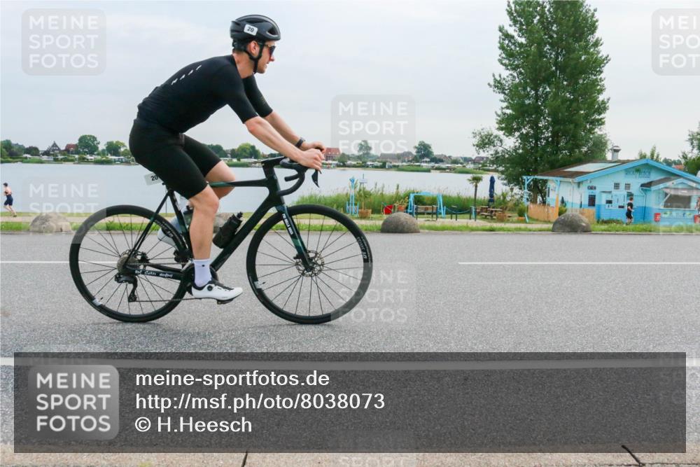 15.06.2025 - 27. Vierlanden-Triathlon H.Heesch http://msf.ph/oto/8038073 15.06.2025 10:55:13 Radfahren 20, 72, 174, 216 meine-sportfotos.de