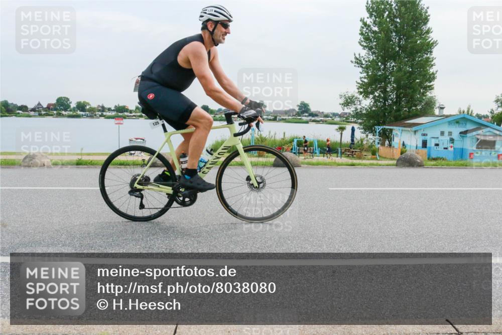 15.06.2025 - 27. Vierlanden-Triathlon H.Heesch http://msf.ph/oto/8038080 15.06.2025 10:55:18 Radfahren 125 meine-sportfotos.de