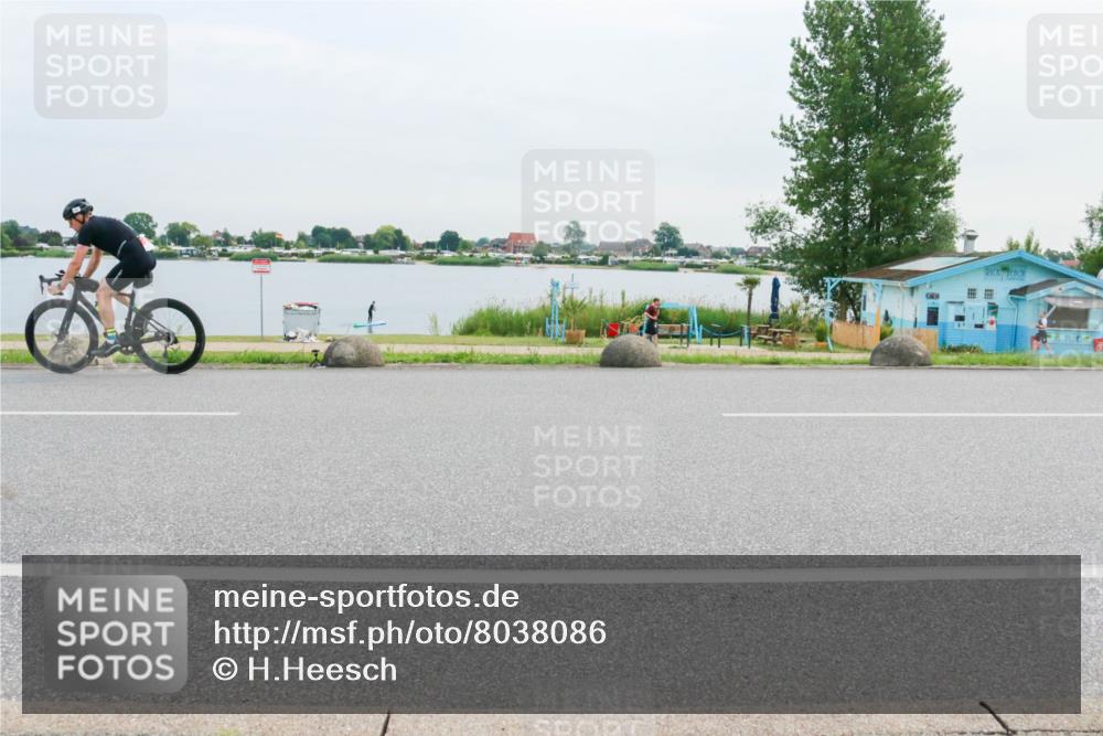 15.06.2025 - 27. Vierlanden-Triathlon H.Heesch http://msf.ph/oto/8038086 15.06.2025 10:55:32 Radfahren 167, 221, 559 meine-sportfotos.de