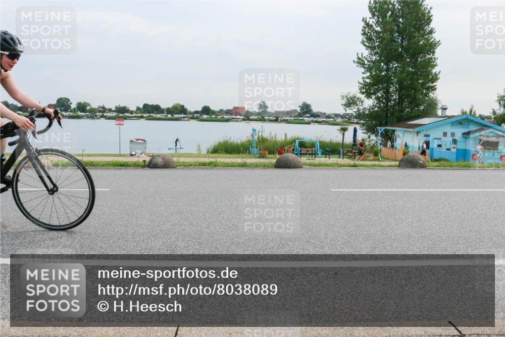15.06.2025 - 27. Vierlanden-Triathlon H.Heesch http://msf.ph/oto/8038089 15.06.2025 10:55:33 Radfahren 167, 221, 559 meine-sportfotos.de