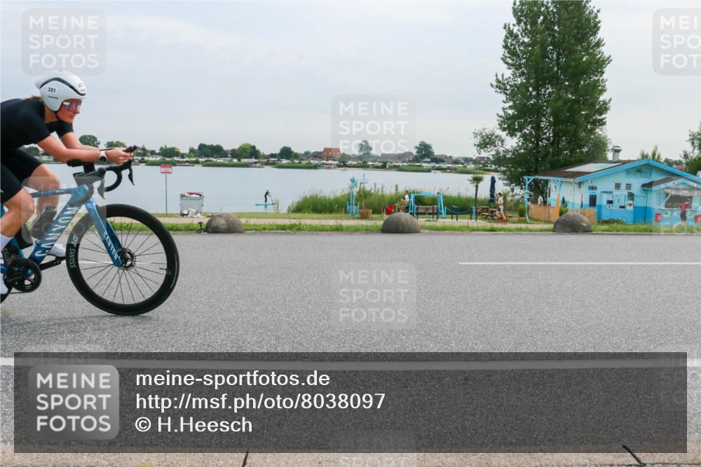 15.06.2025 - 27. Vierlanden-Triathlon H.Heesch http://msf.ph/oto/8038097 15.06.2025 10:55:36 Radfahren 167, 221, 521, 528, 559 meine-sportfotos.de