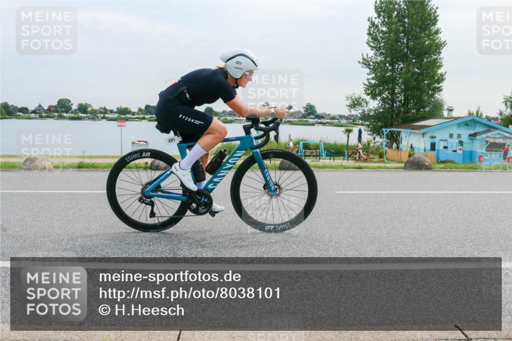 15.06.2025 - 27. Vierlanden-Triathlon H.Heesch http://msf.ph/oto/8038101 15.06.2025 10:55:37 Radfahren 167, 221, 521, 528, 559 meine-sportfotos.de