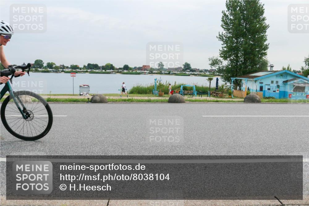 15.06.2025 - 27. Vierlanden-Triathlon H.Heesch http://msf.ph/oto/8038104 15.06.2025 10:55:39 Radfahren 221, 521, 528 meine-sportfotos.de
