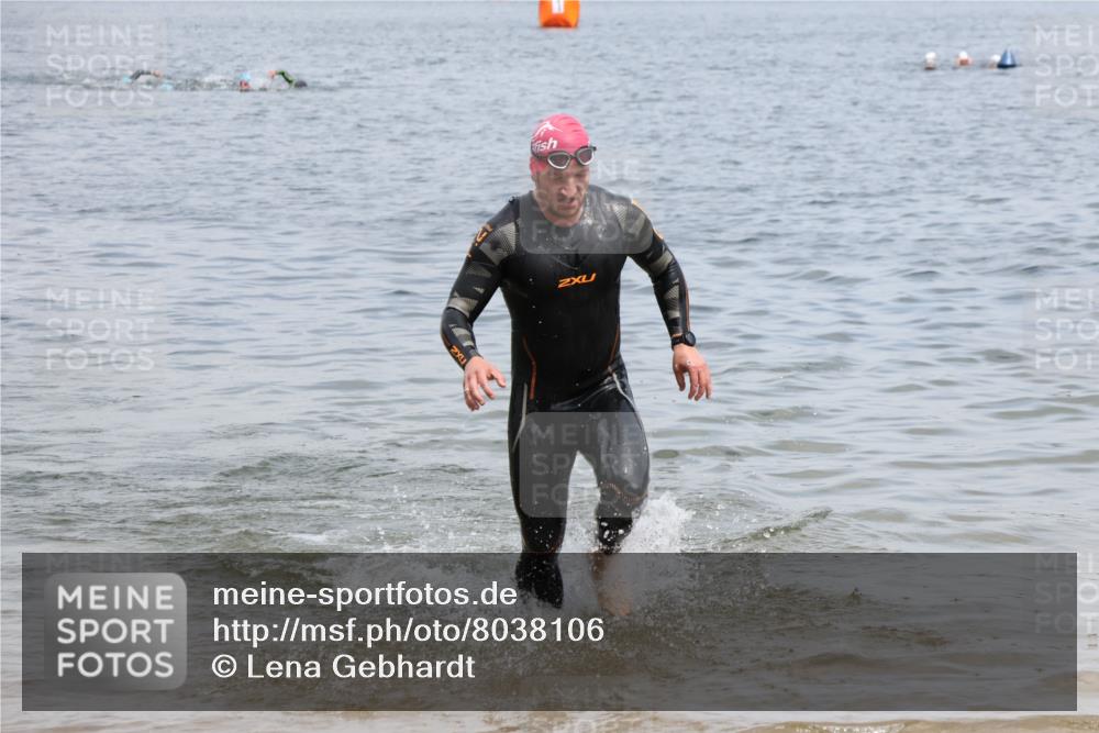 21.06.2025 - 27. Vierlanden-Triathlon Lena Gebhardt http://msf.ph/oto/8038106 15.06.2025 12:09:25 Schwimmen 1029, 1030, 1031 meine-sportfotos.de