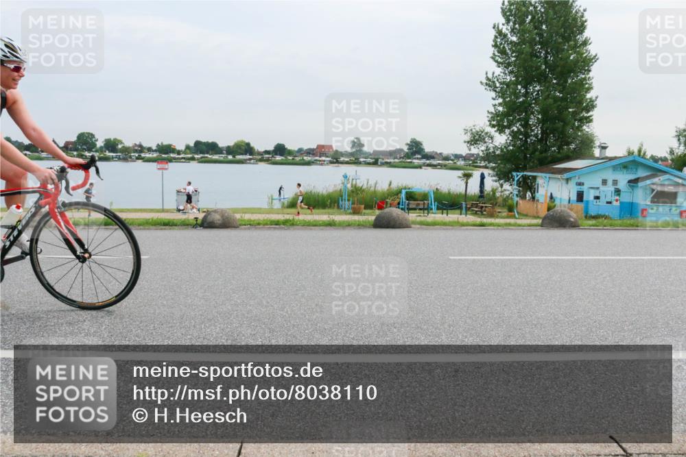 15.06.2025 - 27. Vierlanden-Triathlon H.Heesch http://msf.ph/oto/8038110 15.06.2025 10:55:40 Radfahren 221, 521, 528 meine-sportfotos.de